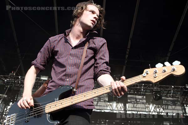 PALMA VIOLETS - 2013-07-18 - PARIS - Parvis de l'Hotel de Ville - Chilli Jesson